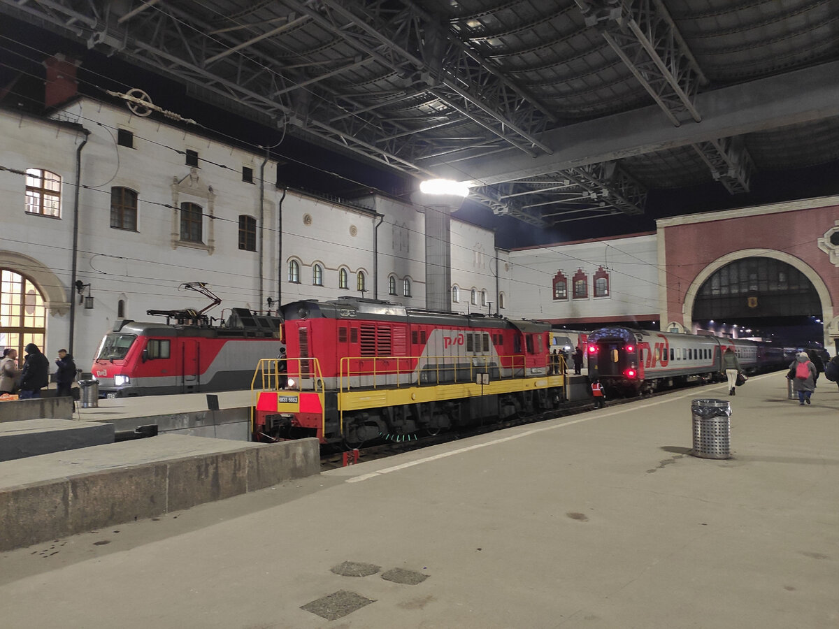 Вид на вокзал с перрона.