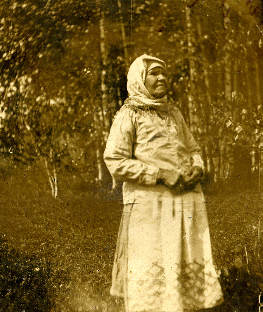 Хранить старые фото ушедших родственников нужно - это наши корни