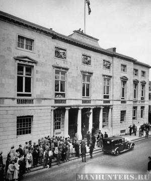 толпа желающих, побывать на судебном заседании 