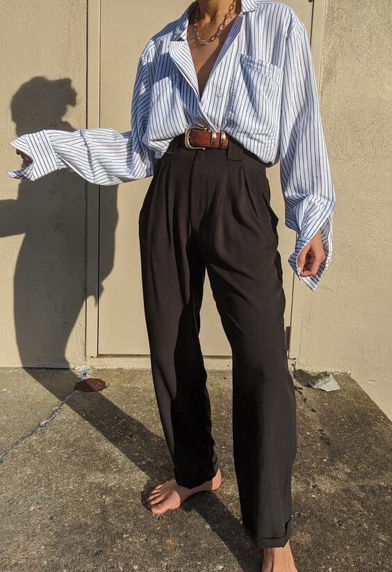 Будем считать, что автор этого образа оставил нам пространство для полёта воображения:)