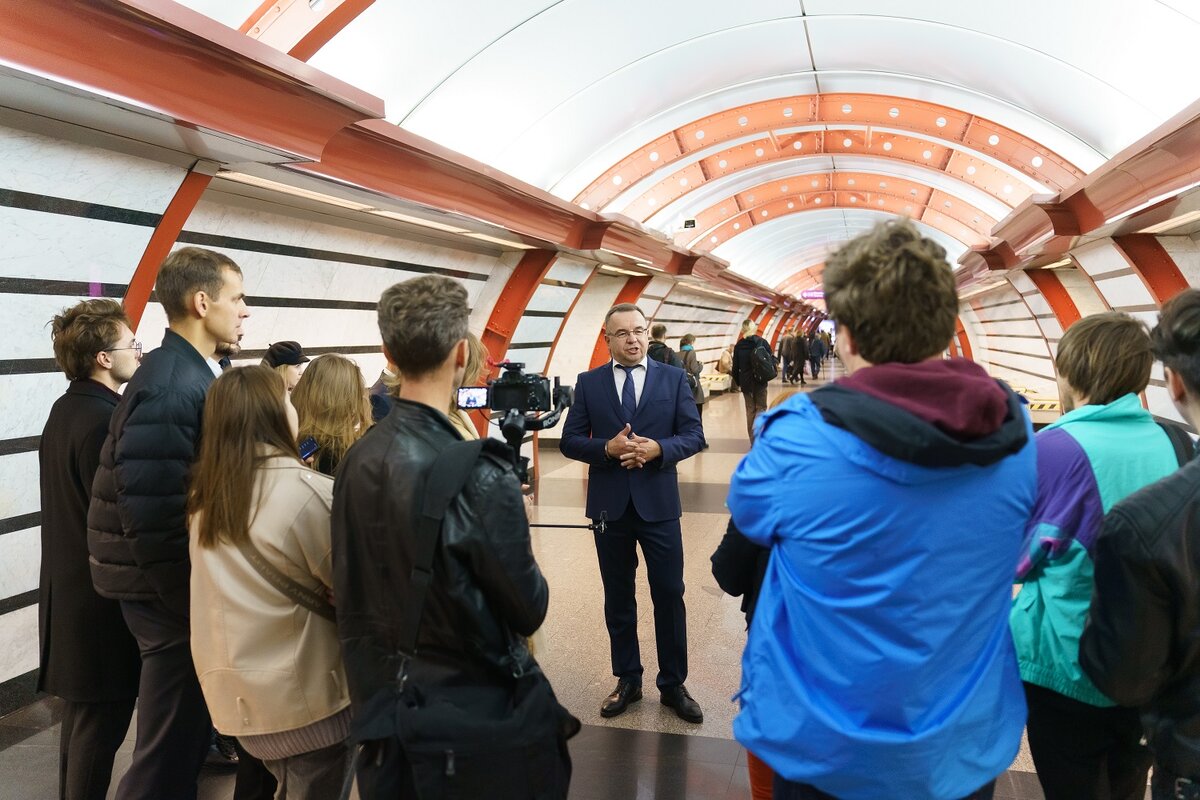 В метро Петербурга закончили проводить интернет. Он появился на двух  последних ветках — «фиолетовой» и «зеленой» | МОЙКА78 Новости СПб | Дзен