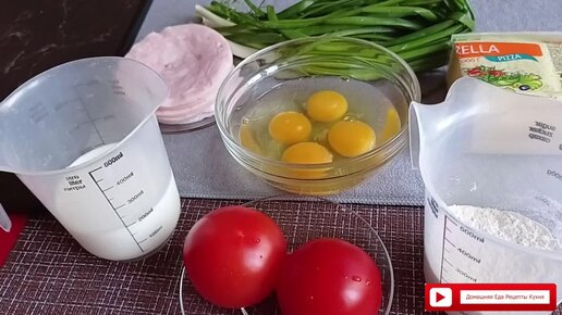 Салат с яичными блинчиками, курицей и помидором