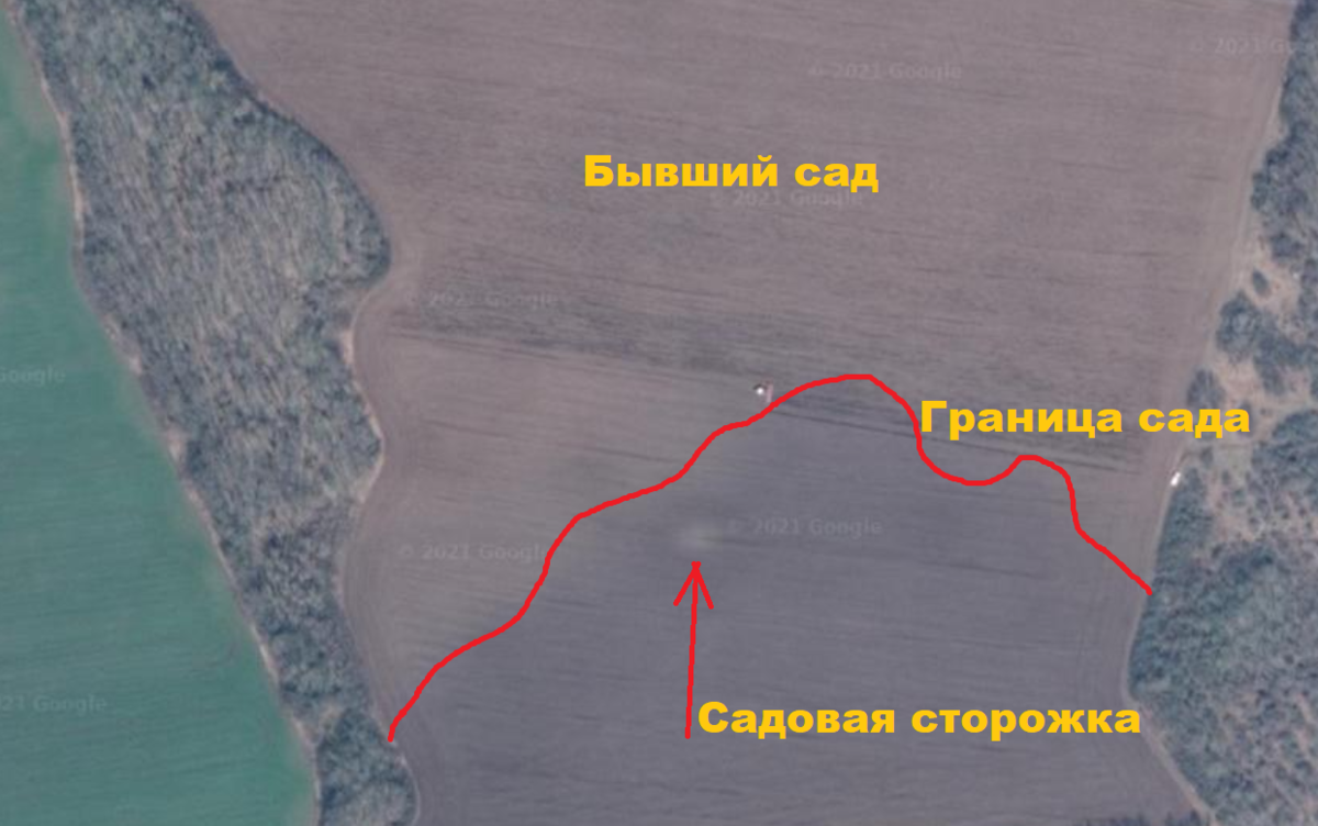 Меловое пятно на поле размером 10 х 10 метров на месте бывшей садовой сторожки