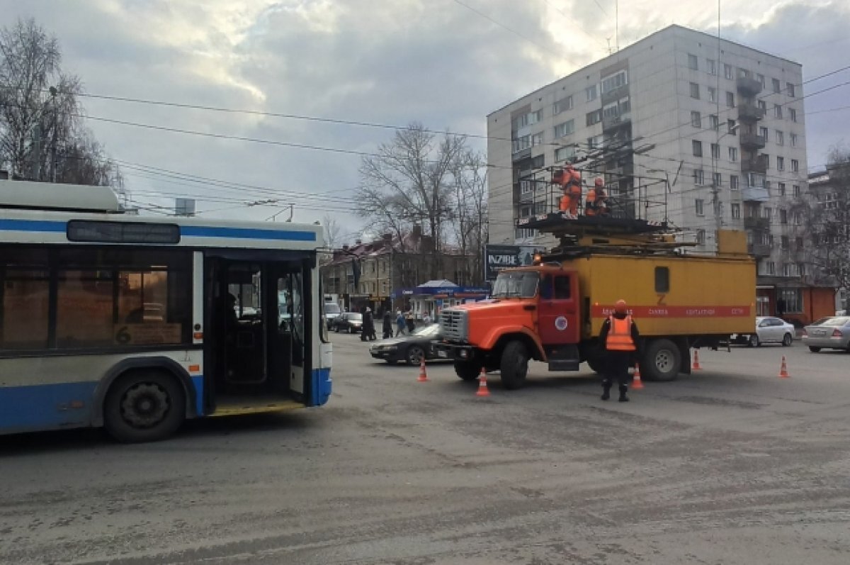   В Томске троллейбус сломался на трамвайных путях на Комсомольском проспекте