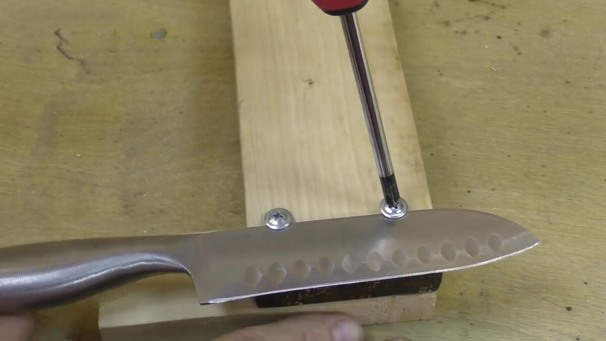 Самая простая самодельная точилка для ножей из хлама