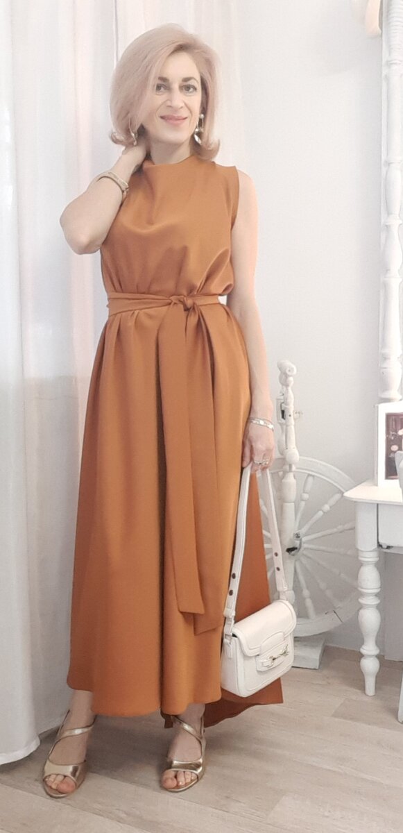 Платье из секонд-хэнда.