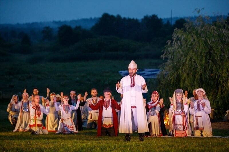 
Кадр из оперы «Акпатыр» Марийского государственного академического театра оперы и балета им. Э. Сапаева
Источник фото: mari-el.gov.ru