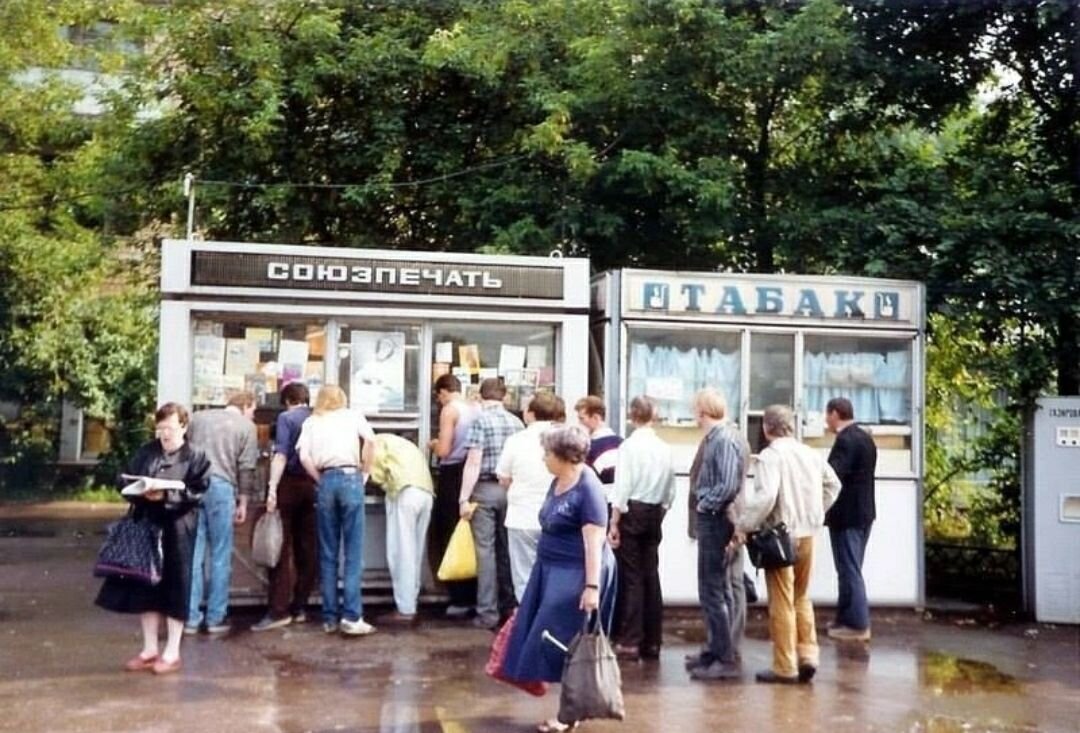 Так начиналось каждое утро в далёком Советском Союзе.  Фотография 1983 года. 

