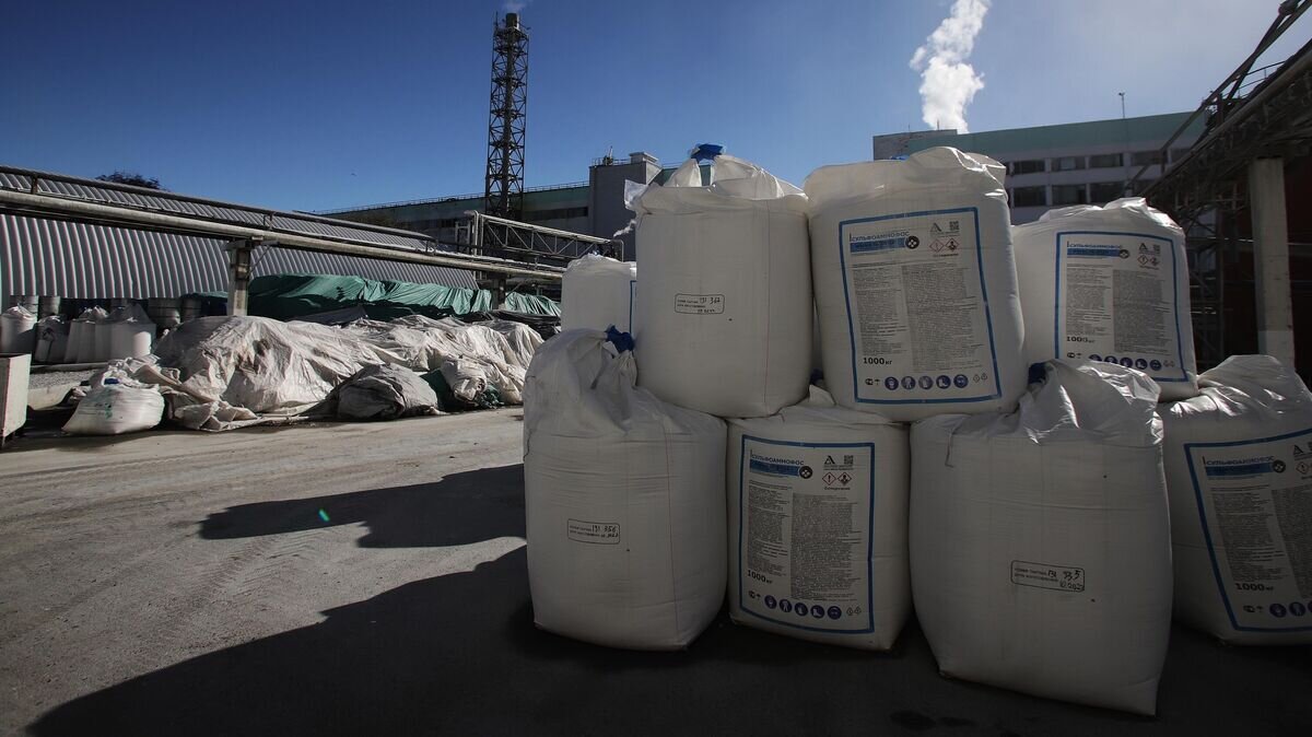    На территории завода ООО "Алмаз Удобрения" по производству водорастворимых и гранулированных удобрений© РИА Новости / Денис Абрамов