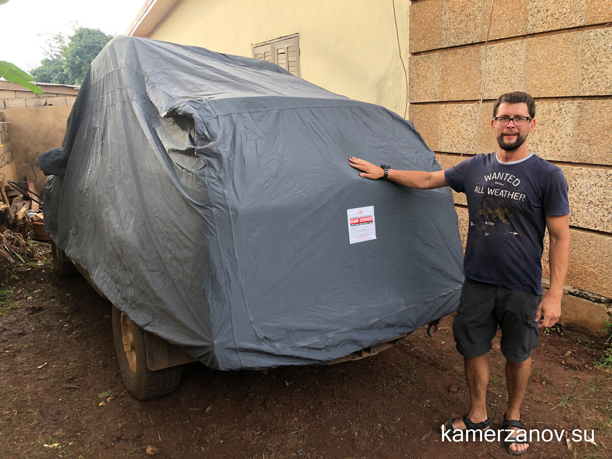 Машины на парковке в Камеруне