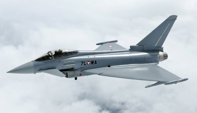    Истребитель Eurofighter (cc) Bundesheer