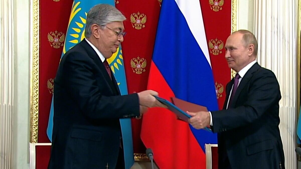    Церемония подписания декларации по случаю 30-летия дипотношений РФ и Казахстана© РИА Новости