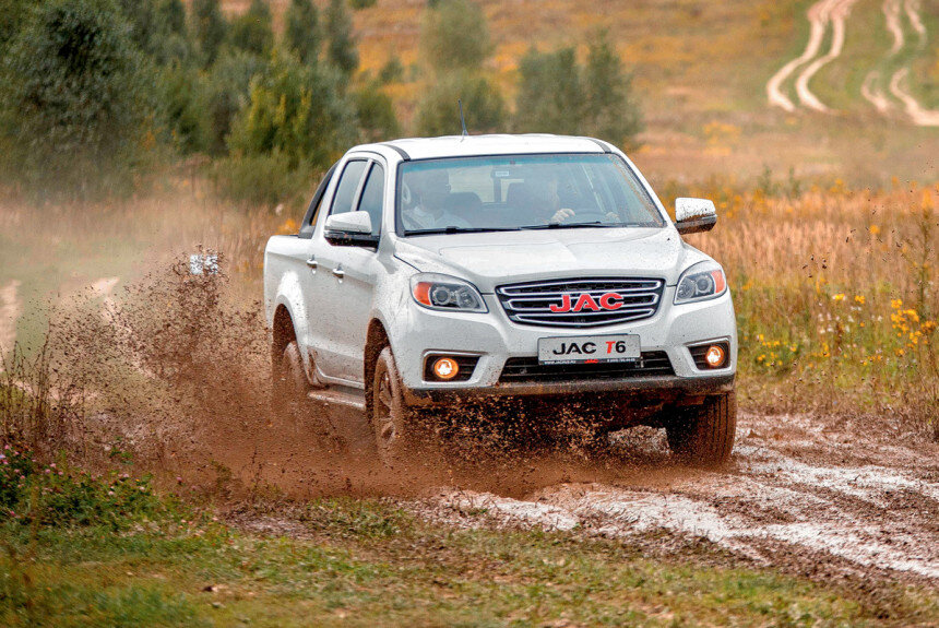    Под капотом «русского китайца» будет работать более тяговитый и экономичный дизель в паре с 6-скоростной механической коробкой передач.JAC