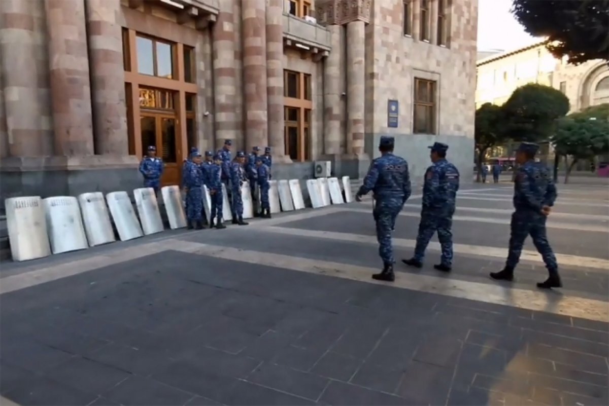    В Армении завели 49 уголовных дел на протестующих