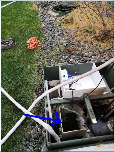 Доп камера и в ней дренажный насос.