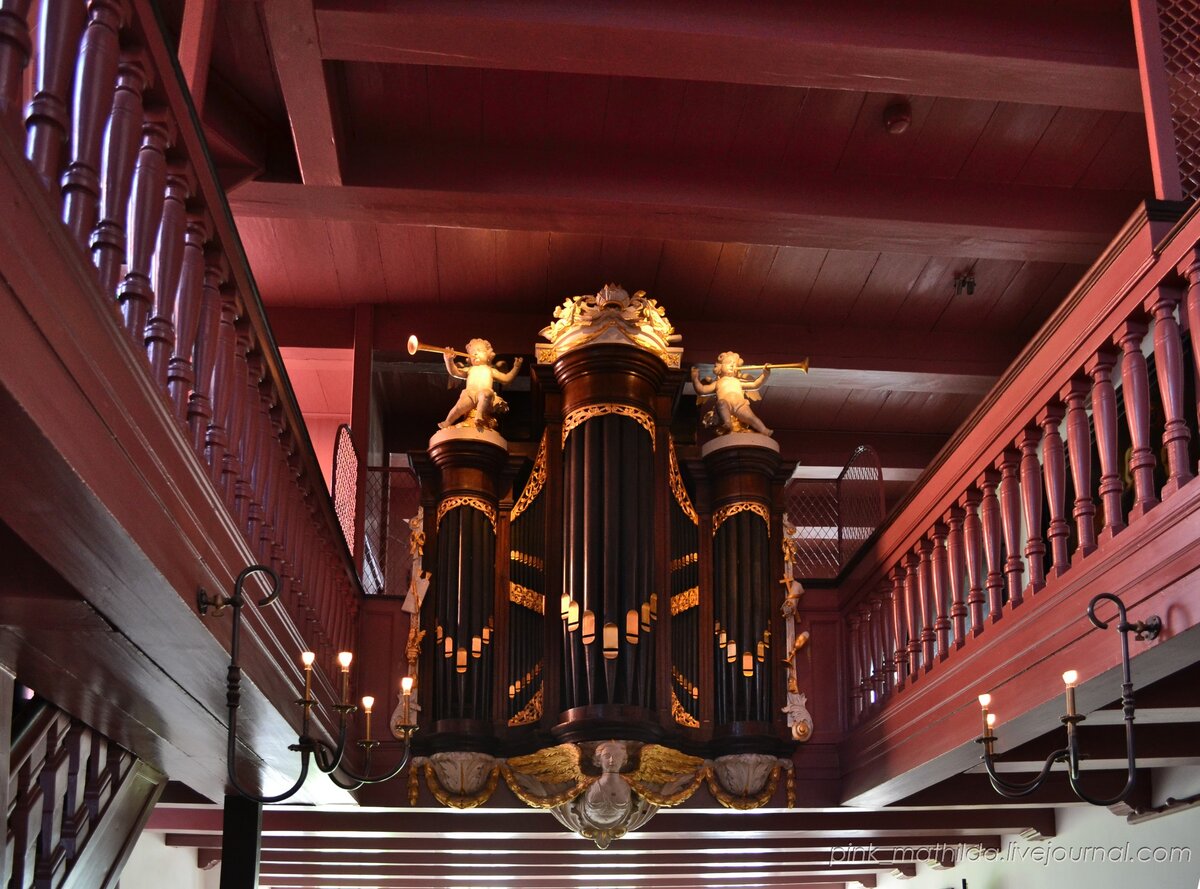 Орган церкви на чердаке
