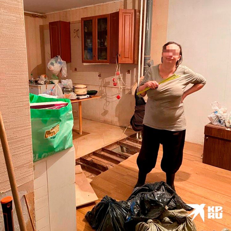 Женщина сначала разрушила межкомнатные перегородки. Фото: Наталья КАЗАКОВА. 
