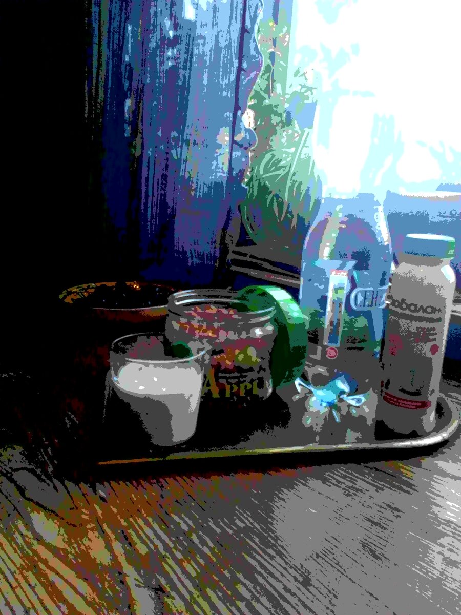 Я довольна придирчива к кефиру, хоть это фото и не реклама. А вот воду с газом беру любую. Мюсли всякие вкусные, люблю с орешками и яблоками.
