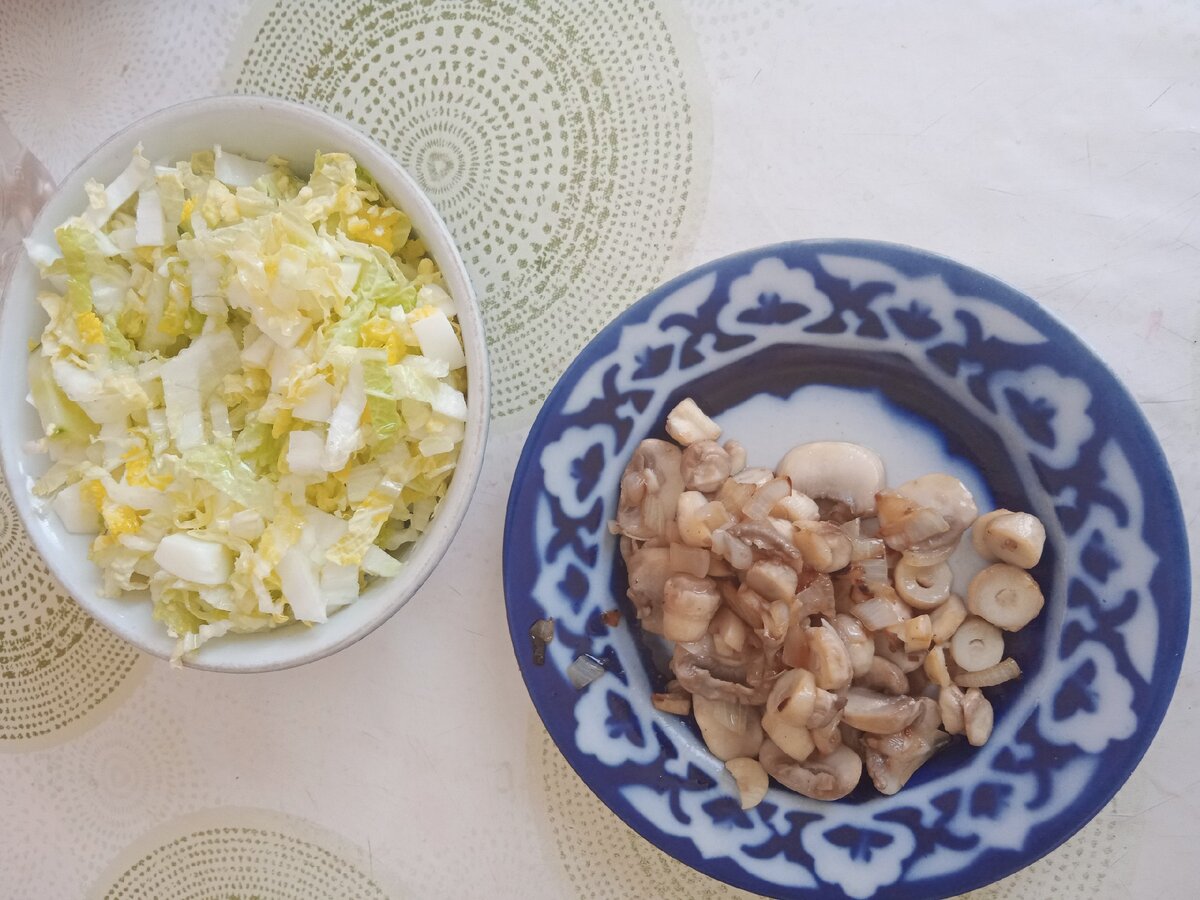 моя еда : салат из пекинской капусты с огурчиком и яйцом добавка тушеные грибочки