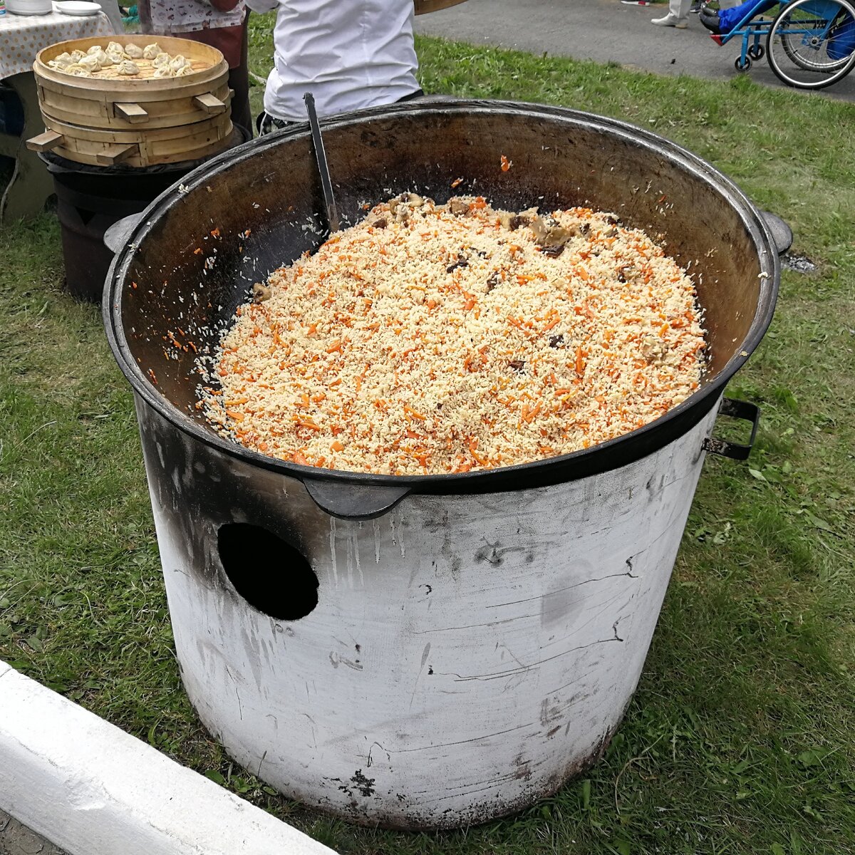 Я вообще не понимала, зачем нужна лишняя электрическая кастрюля, если можно пользоваться привычными эмалированными😁. Например, лучшая кастрюля для плова в моем мире выглядит так 🔼