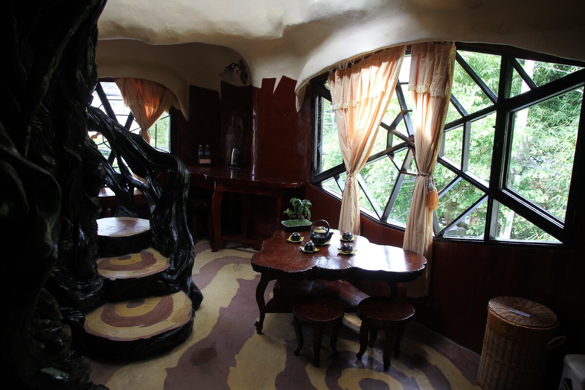 Номер в отеле Crazy House в Далате