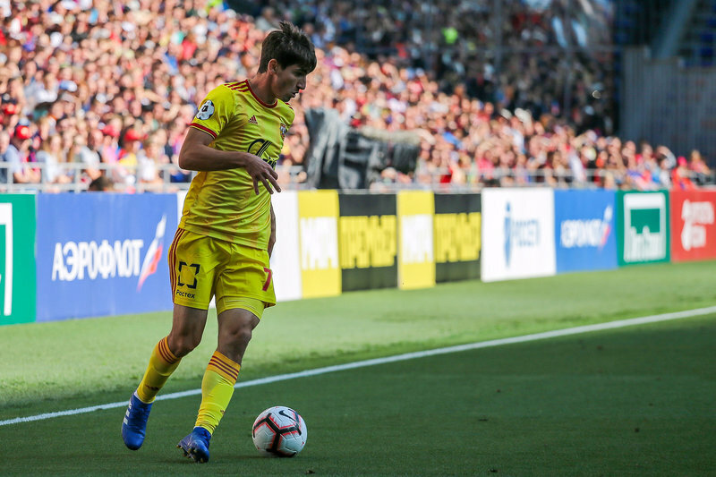 Ключевой тренер «Арсенала» Микель Артета высказал надежду на то, собственно что полузащитник Мартин Эдегор, оплаченный у «Реала» до конца сезона-2020/21, остается в команде на вящий срок. 
«Мартин пришел к нам из «Реала» на некоторое количество месяцев, в первую очередь, нам надо очень максимально применить это время, дабы применить его свойства на пользу команде. В конце сезона мы совместно решим, каким образом продлить сотрудничество. В этот момент это находится в зависимости не лишь только от нас», — цитирует Goal Артету.

Эдегор перебежал в «Арсенал» в январе 2021 года. 22-летний норвежец провел 4 матча за «канониров» и не отличился действенными деяниями. Портал Transfermarkt.com рассматривает цена футболиста в 40 млн. евро.