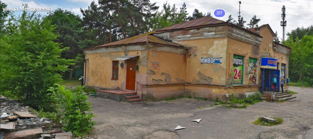 Хлеб выдавали из окошка пристройки, так что огромная очередь тусовалась на улице, одна буханка в одни руки. Чёрная буханка (1 кг) стоила 13 копеек, белая 15 копеек.