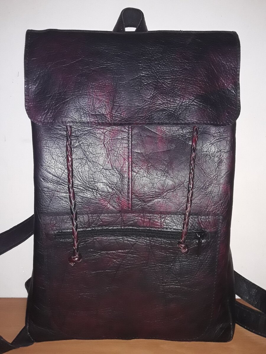 Покрасил кожу, получилась тёмная вишня