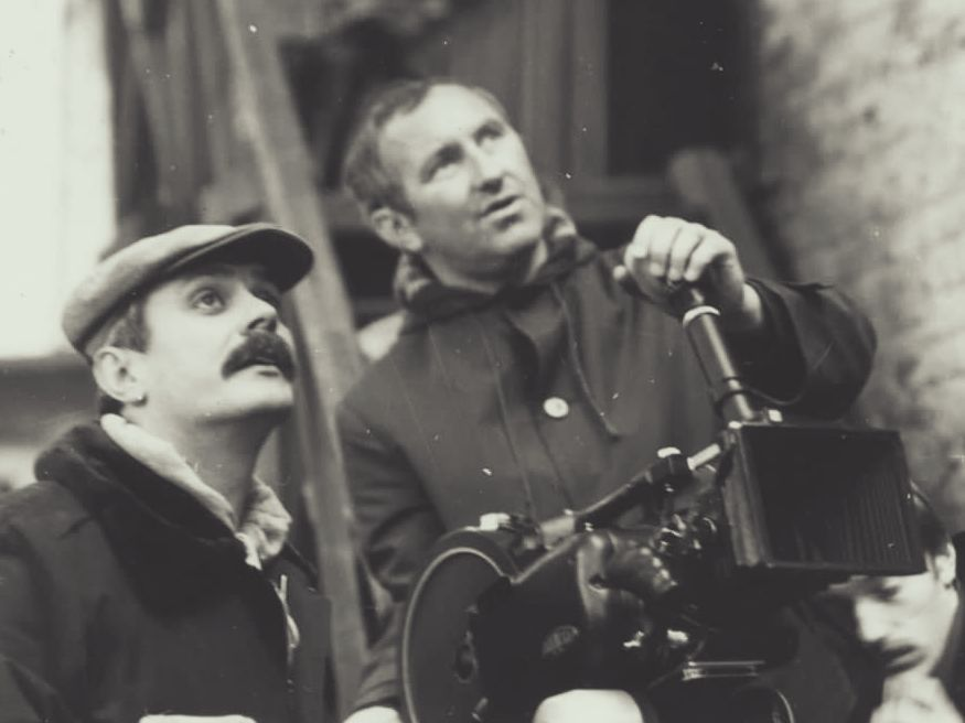 Режиссер Никита Михалков (слева) и оператор Павел Лебешев на съемках художественного фильма Никиты Михалкова «Родня». 1981 год. Музей кино, Москва