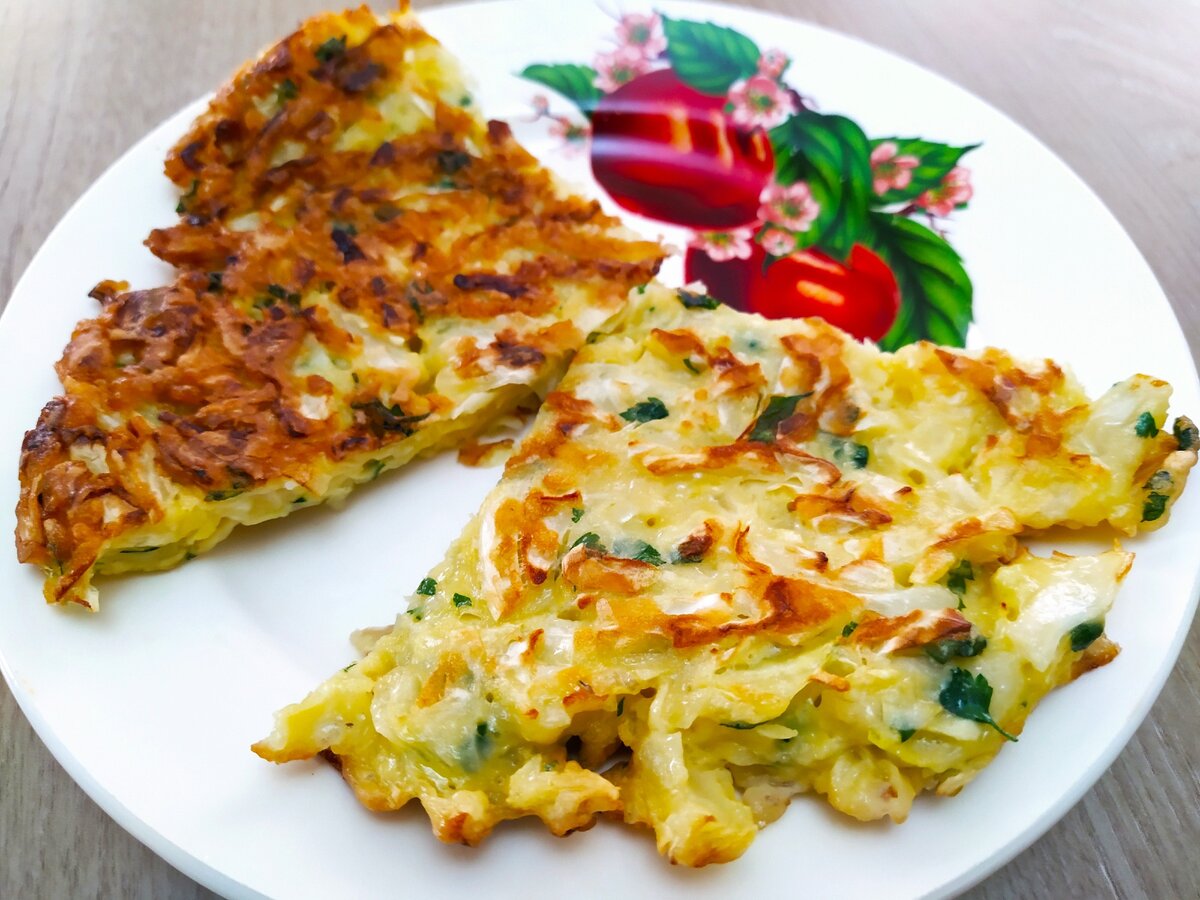 Нижняя сторона, которая обжаривалась первой получается более поджаристой.