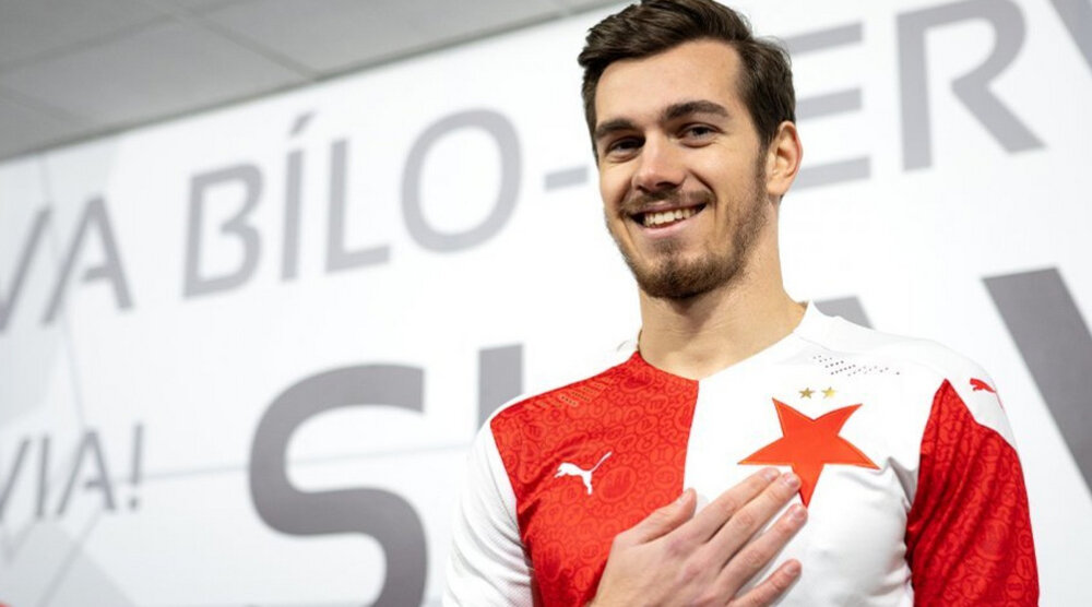 Лестер Славия