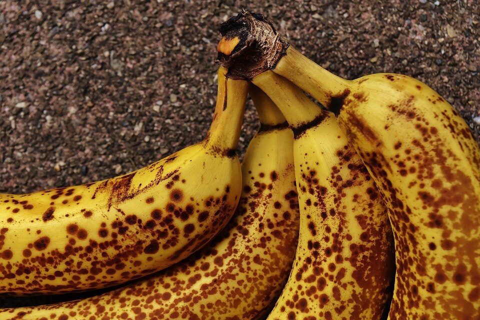 если есть бананы с коричневыми пятнами, то можно поднять иммунитет