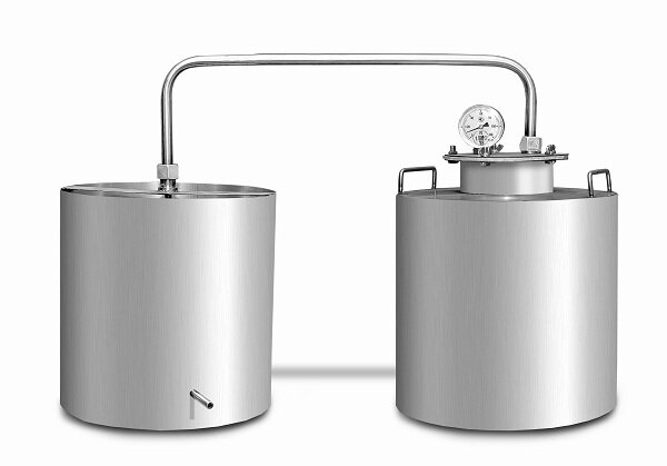 Классический дистиллятор с холодильником в виде змеевика