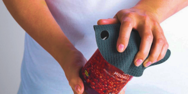 Это специальный резиновый зажим для винтовых крышек