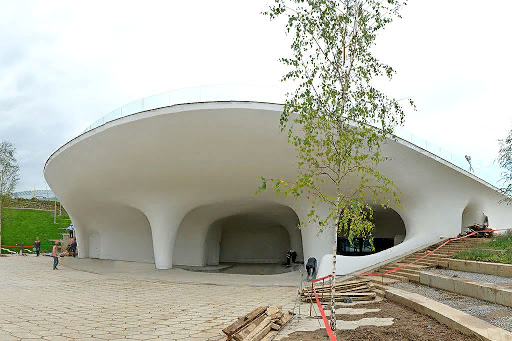 Ледяная пещера из фибробетона в парке Зарядье
