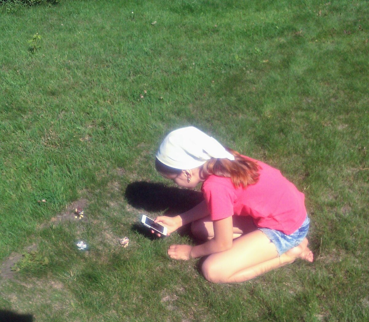 Соня в возрасте Серёжи снимала на телефон мультики с участием своих "петов".