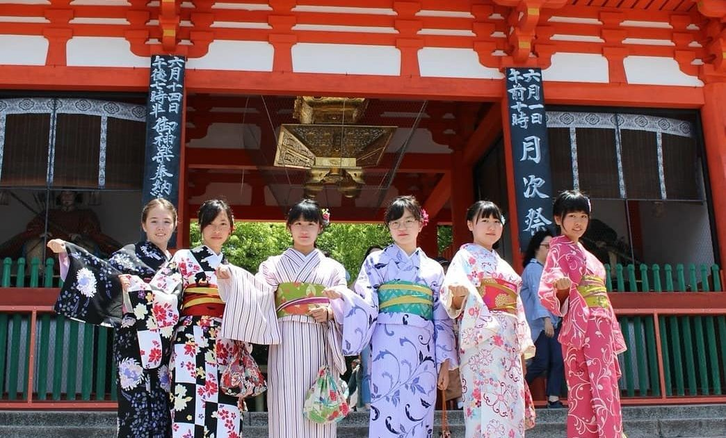 Японские ученицы.