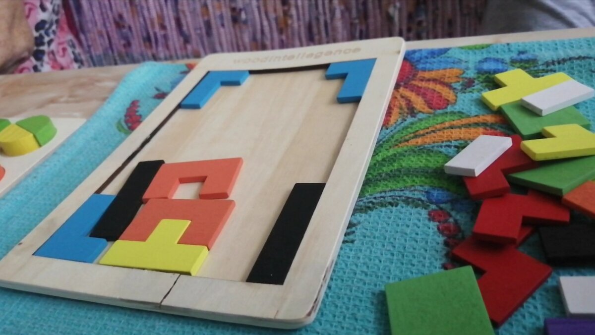 Я это называю деревянный тетрис, но производитель пишет что это мозайка🤷🏾‍♂️