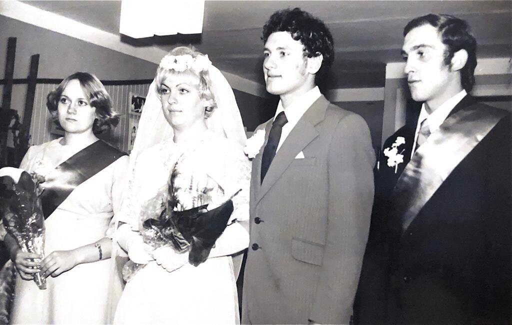 Они собирались прожить вместе всю жизнь. Фото из личного архива. Мой супруг, Леонид, был на их свадьбе свидетелем.