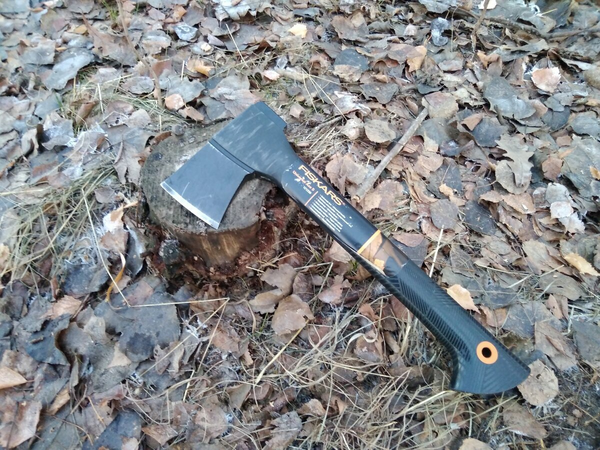 Топор Solid малый Fiskars (121220).
