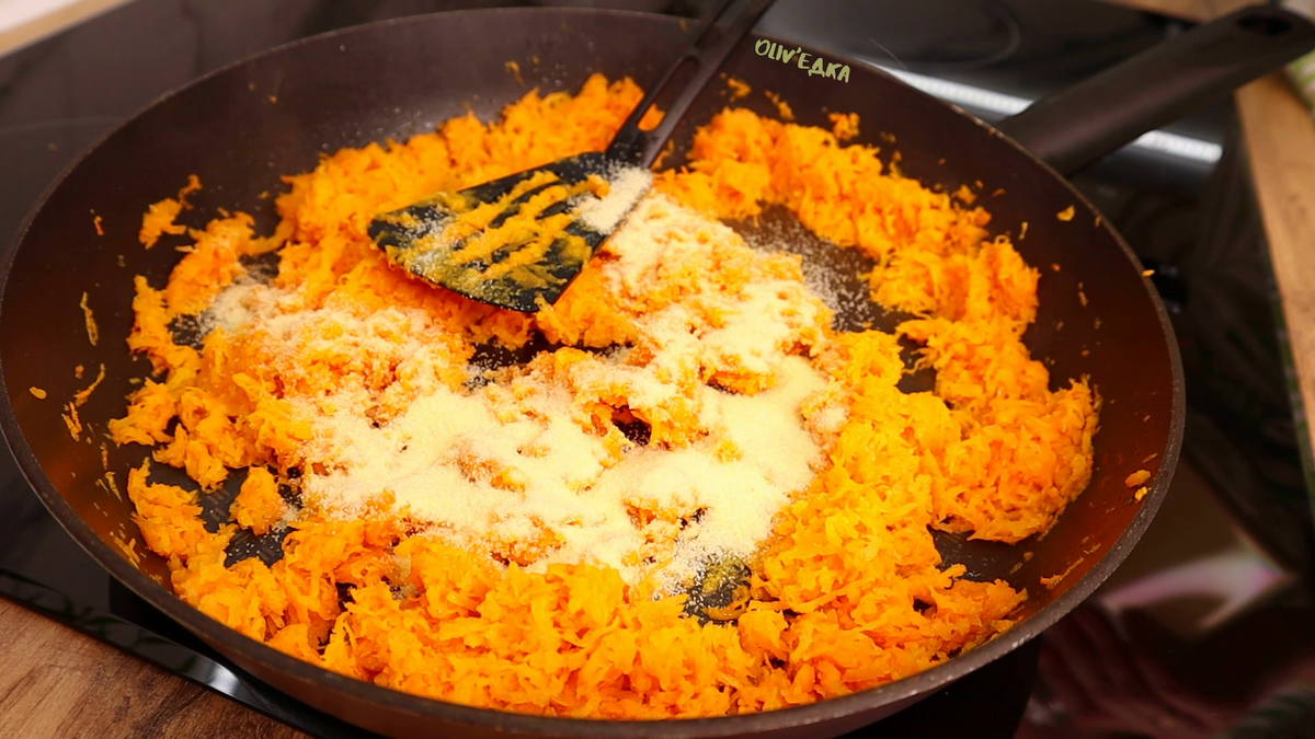 Блюда с морковью на сковороде