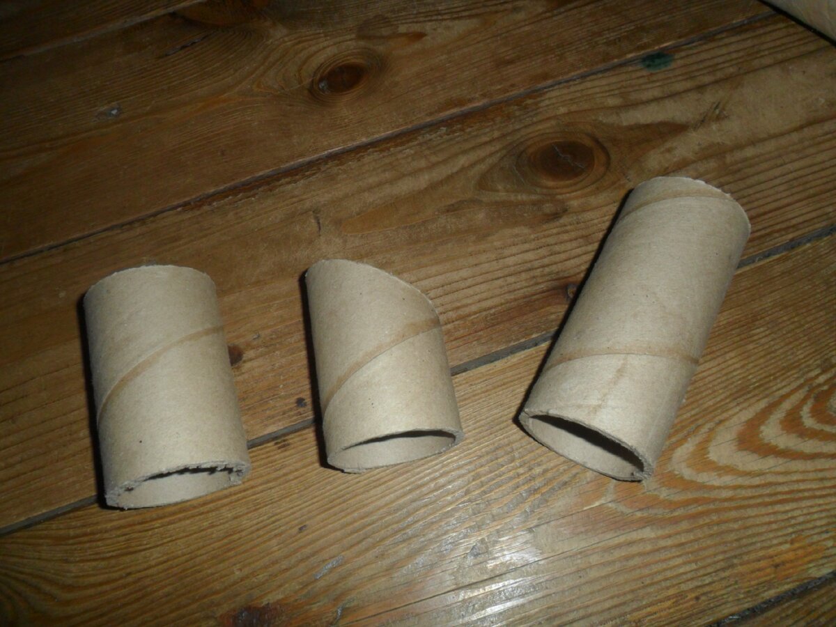 Напиливаем из втулки от линолеума заготовки на ваш вкус и необходимое вам количество