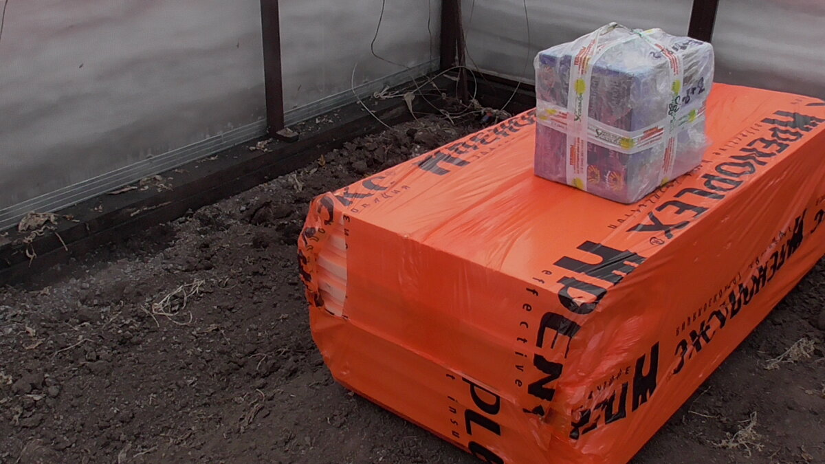 В этом году хотим сделать термос - теплицу .