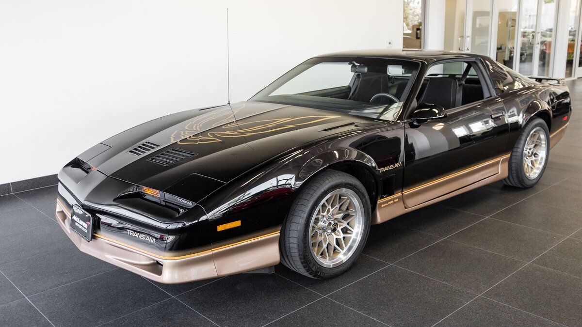 Обзор легендарного автомобиля Pontiac Firebird Trans Am из сериала «Рыцарь  дорог». | АВТОЖУРНАЛ | Дзен