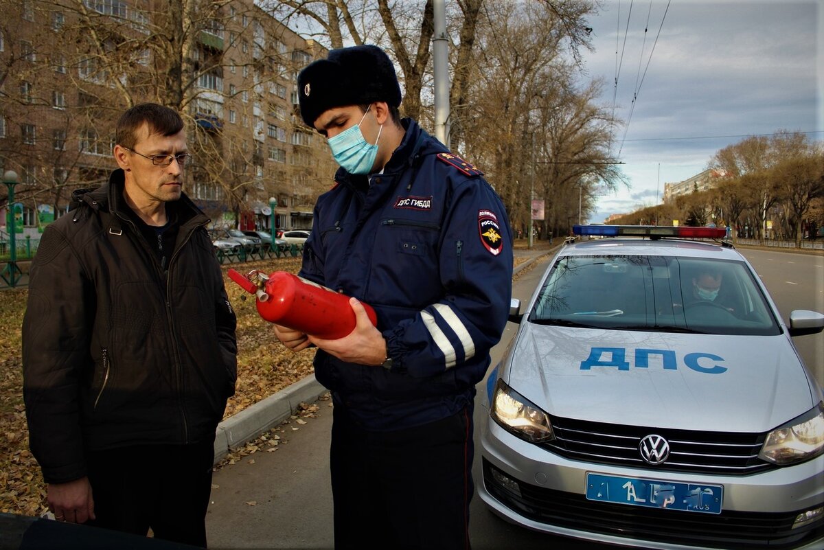 Должны ли водители предъявлять аптечку и огнетушитель по первому требованию инспекторов