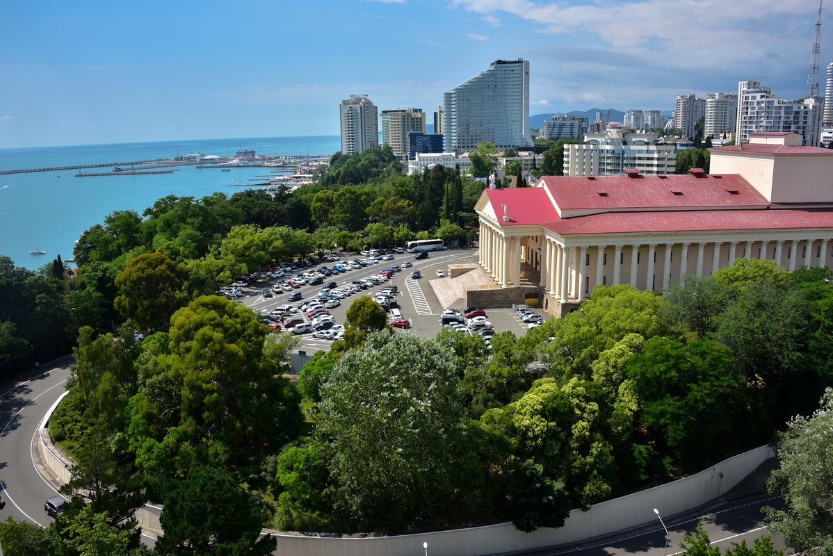 Театральная площадь сочи