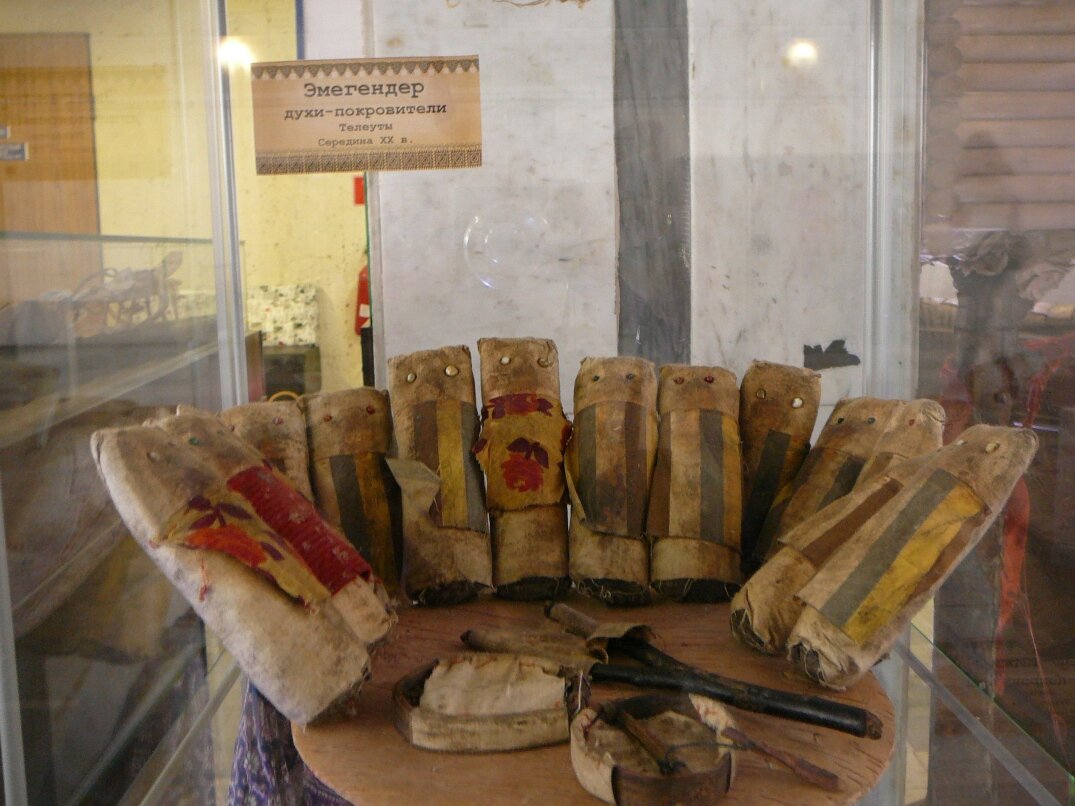 Ритуальные куклы народов из собрании Музея археологии и этнографии Сибири ТГУ - все они имеют лица