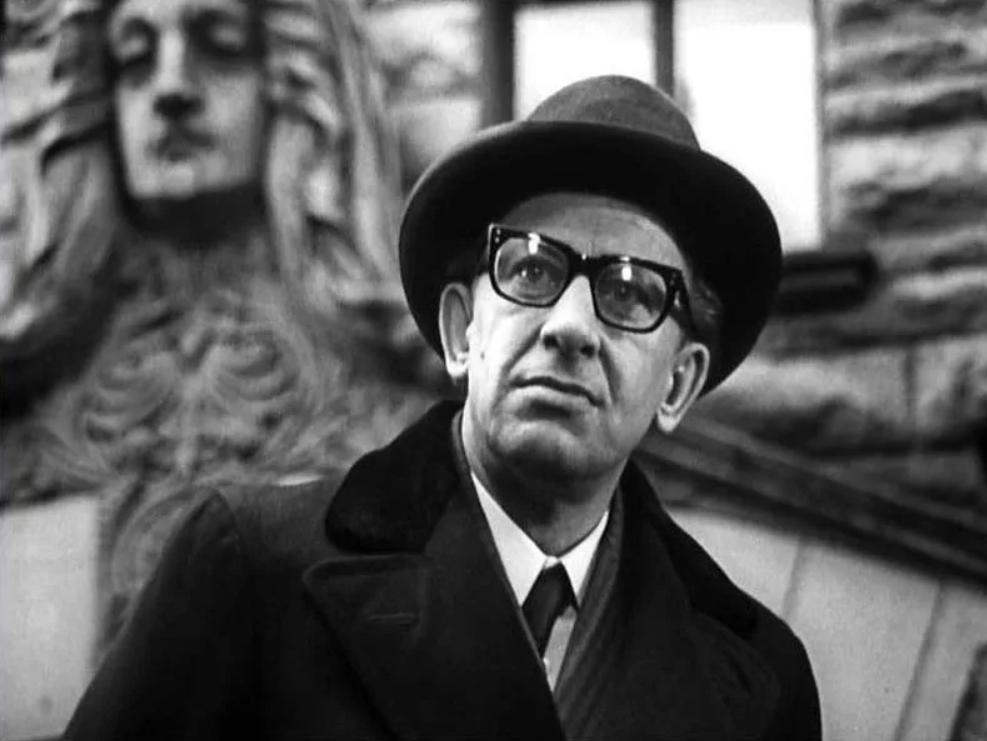 Евгений Александрович Евстигнеев - исполнитель ролей профессора Плейшнера и его старшего брата.