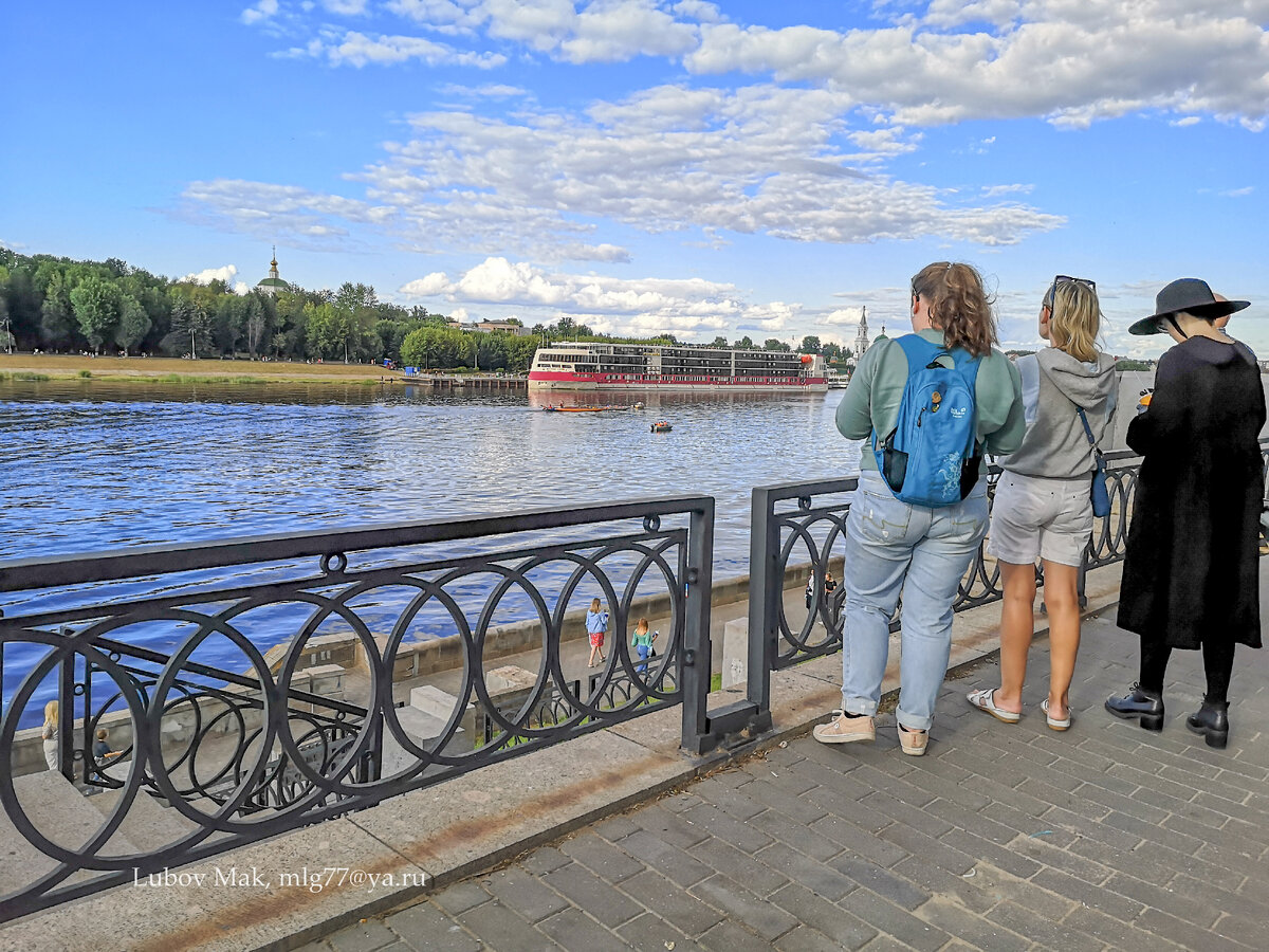 Набережная-место тусовок местной молодежи