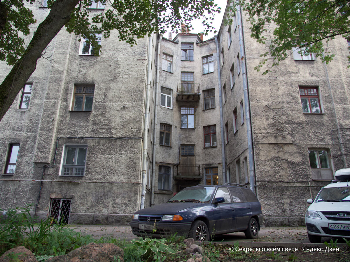 Очень красивый дом в заброшенном Выборге. Местный житель пригласил в подъезд.  Показываю, что я увидел. | Секреты о всём свете | Дзен